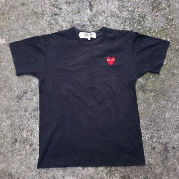 Kaos play cdg original second Fesyen Pria Pakaian Atasan di Carousell