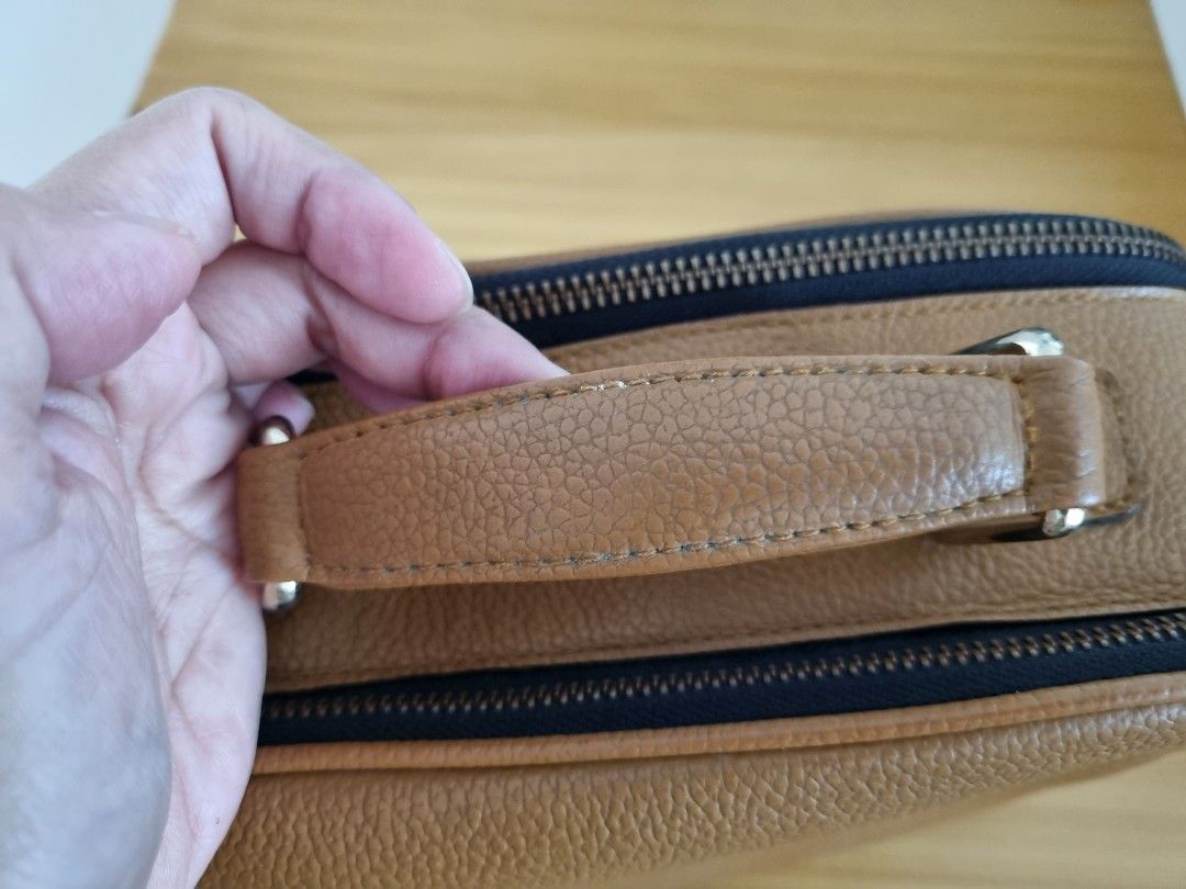 Katre thames camera bag (Category: Cross-body Bags) located in Las Pinas. Submitted by closetful.ph (Listing ID 1325983685, Image 2). Description: VGUC; normal signs if usage; lovely caramel color; genuine leather.