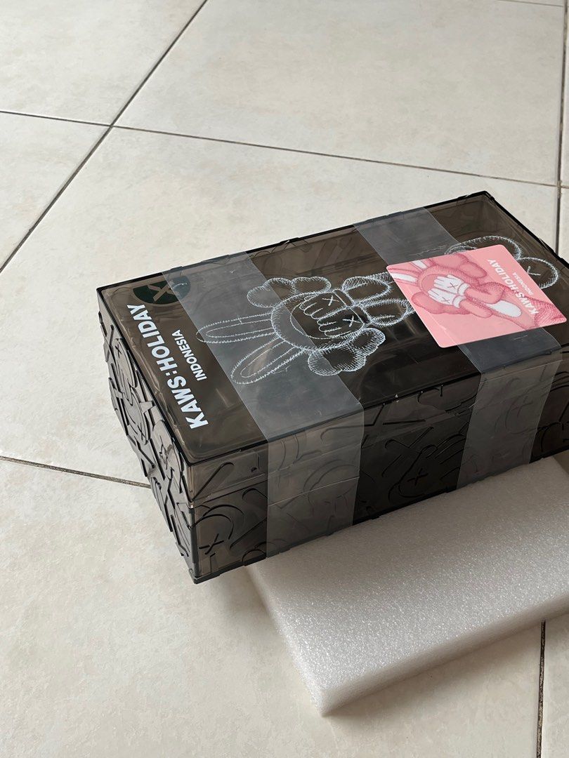 Kaws Holiday Indonesia Black Figure (Category: Designer & Blind Box Toys) located in Cebu City. Submitted by katepatt (Listing ID 1326046045, Image 3). Description: Purchased from StockX With NFC Chip .