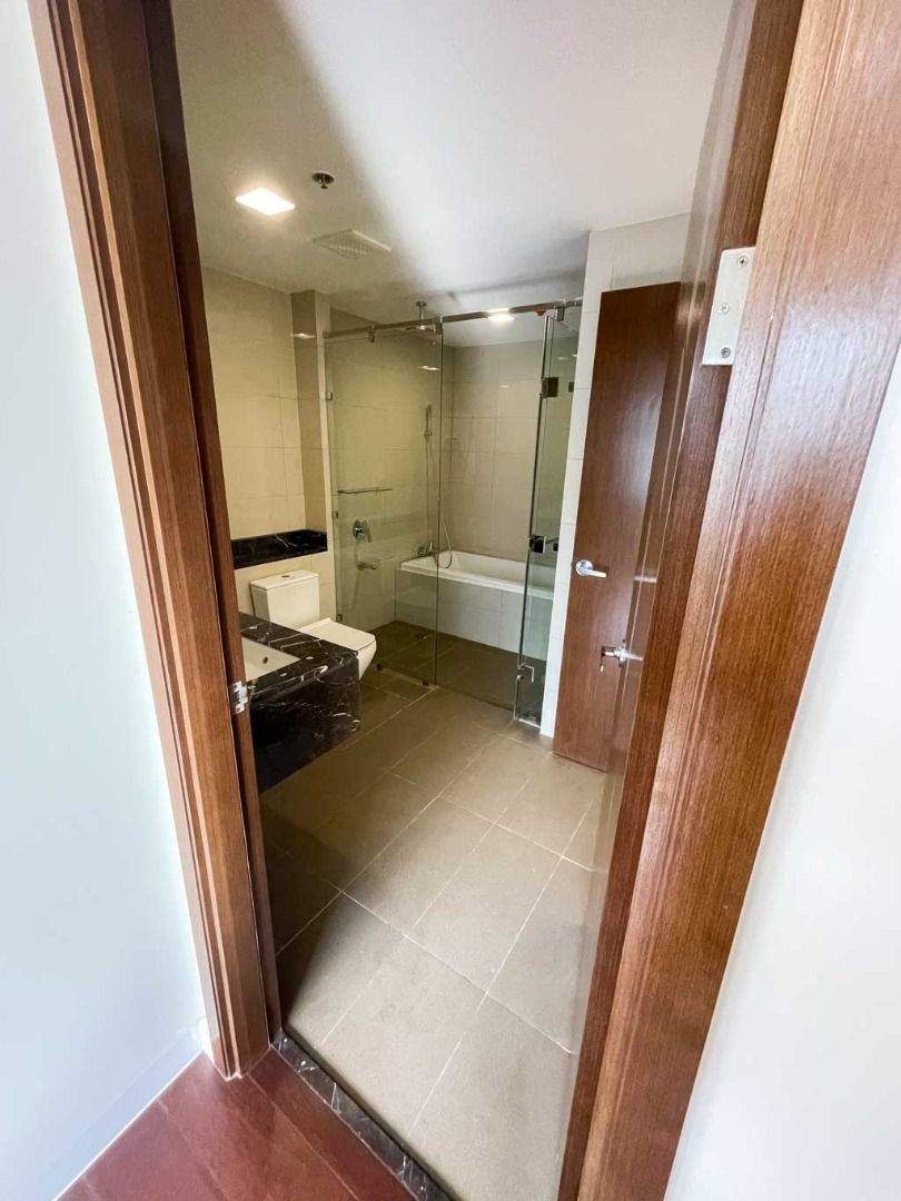 Curated visual reference: Visual Reference: Luxurious Condo With Panoramic City Views In The Alcoves Property