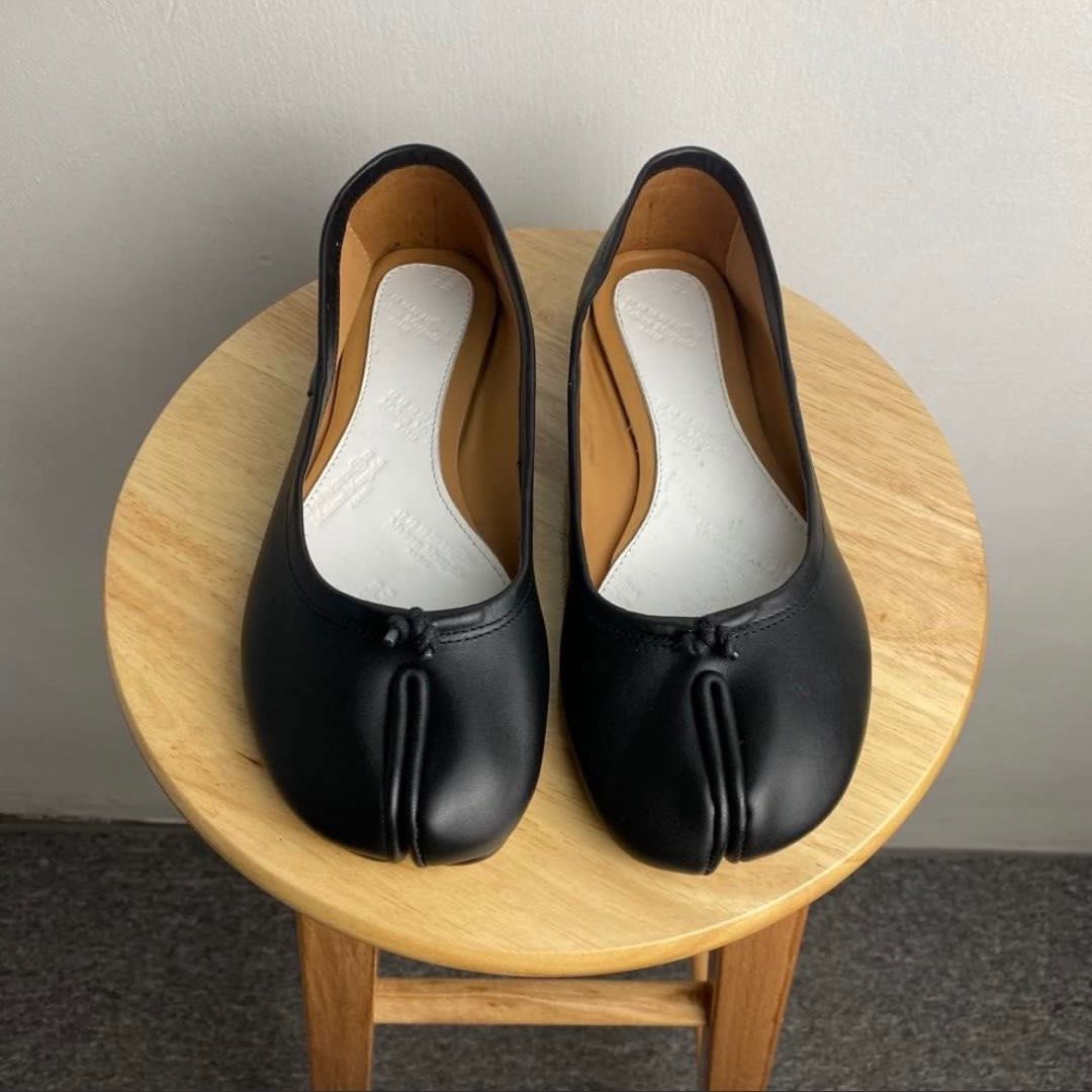 Maison Margiela Tabi Leather Ballerinas (Category: Flats & Sandals) located in Antipolo. Submitted by serenitylamb (Listing ID 1326012227, Image 3). Description: Used twice.