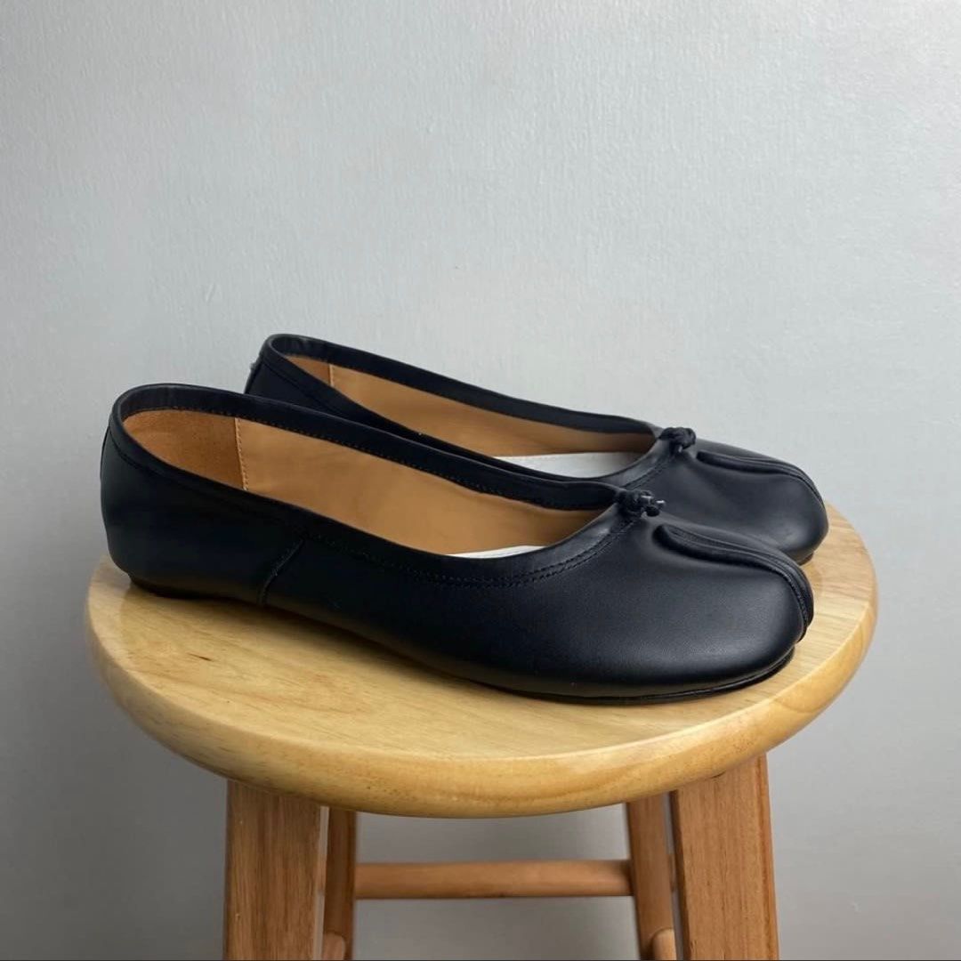 Maison Margiela Tabi Leather Ballerinas (Category: Flats & Sandals) located in Antipolo. Submitted by serenitylamb (Listing ID 1326012227, Image 2). Description: Used twice.