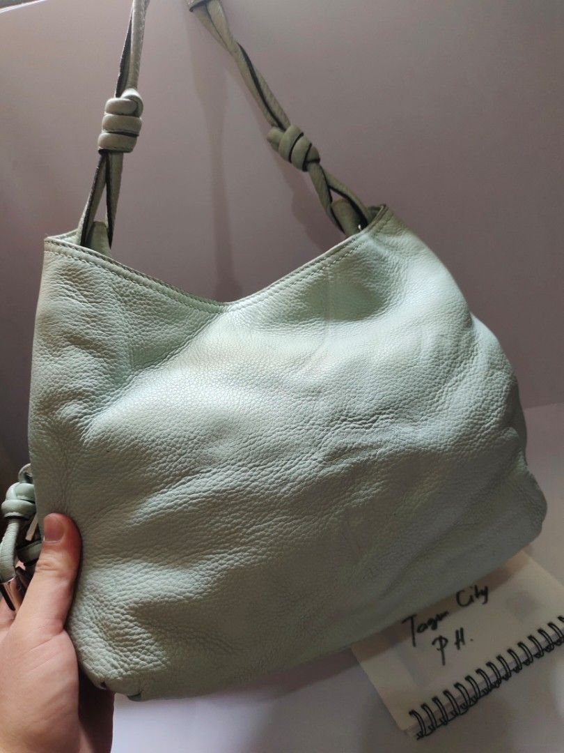 MK hobo bag (Category: Luxury Bags & Wallets) located in Tagum. Submitted by janmarion049706 (Listing ID 1326095470, Image 3). Description: Genuine leather with sign of use good condition.