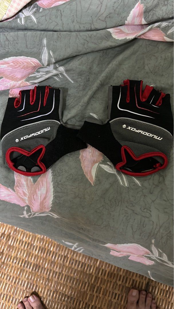 Muddy Fox cycling gloves. Sports Equipment Bicycles Parts Bicycles on Carousell