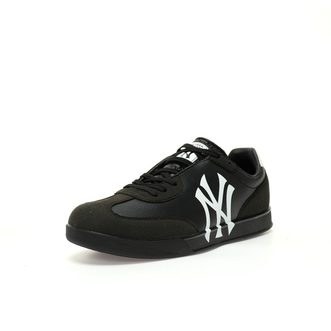 New York Yankees x MLB Squeeze Low Sneakers, Men's Fashion