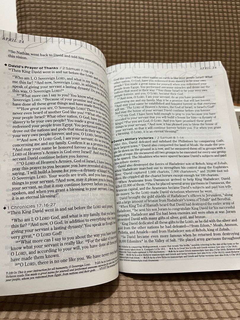 ONE YEAR CHRONOLOGICAL BIBLE (NLT) Large print (Category: Religion Books) located in San Fernando. Submitted by bella_loved (Listing ID 1326066603, Image 3). Description: ONE YEAR CHRONOLOGICAL BIBLE (NLT) Large print Very Like new ✅ No Markings or other Writings. Market price ranging from ₱1500- ₱1900 DM for inquiries❗️.