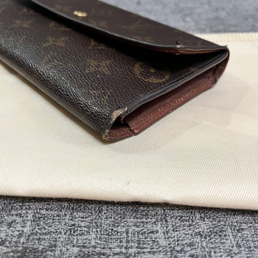 Original/Authentic Louis Vuitton Trifold Wallet Monogram (Category: Luxury Bags & Wallets) located in Binmaley. Submitted by 2jmails (Listing ID 1326066575, Image 3). Description: still in good condition authentic rubber lining not intact sa corners (kindly see attached pics) .