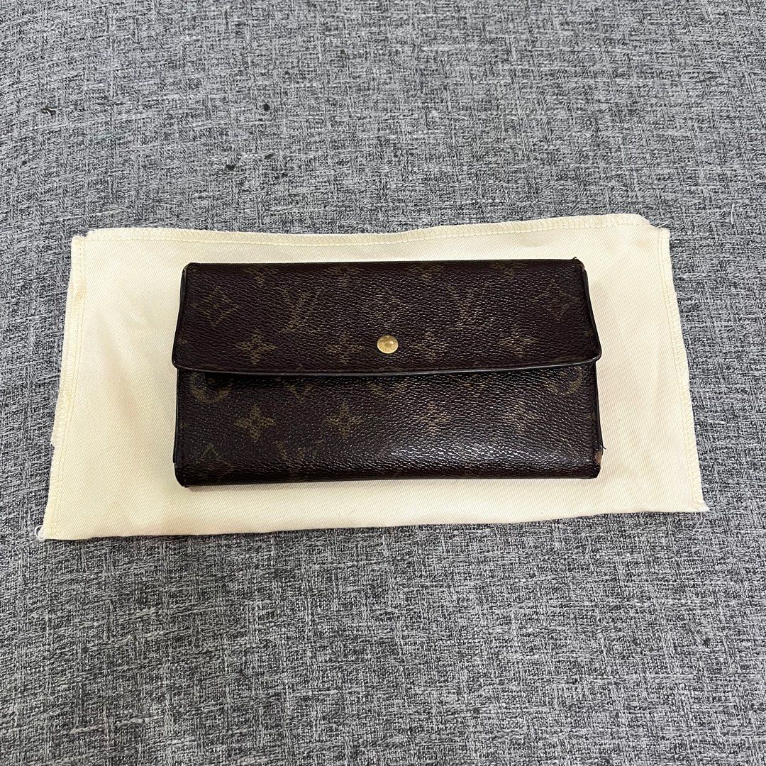Original/Authentic Louis Vuitton Trifold Wallet Monogram (Category: Luxury Bags & Wallets) located in Binmaley. Submitted by 2jmails (Listing ID 1326066575, Image 1). Description: still in good condition authentic rubber lining not intact sa corners (kindly see attached pics) .