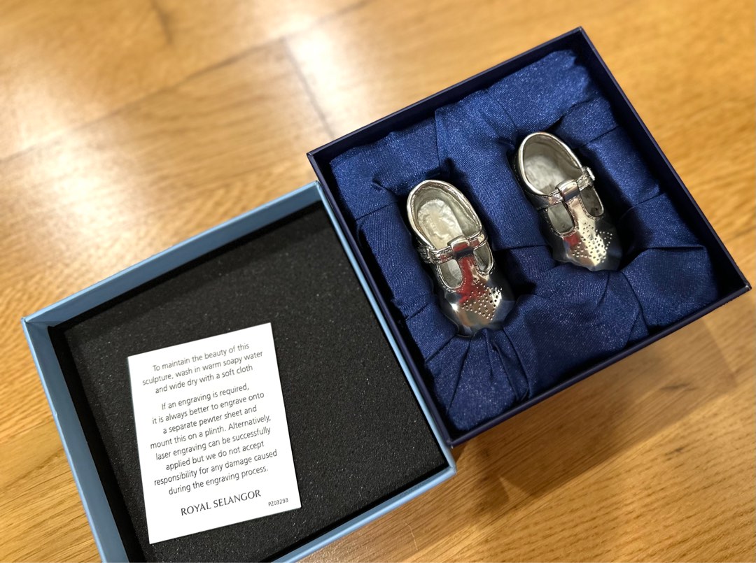 Pewter baby shoes top