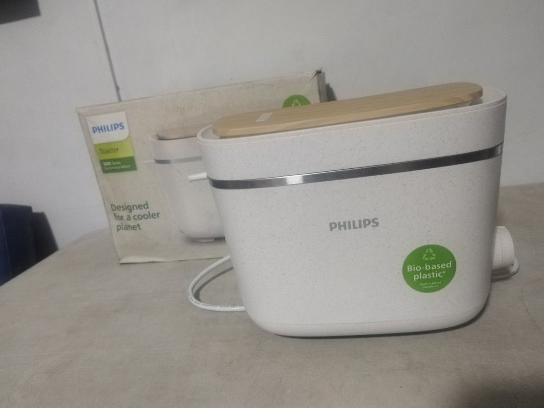 Philips Toaster 5000 Series (Category: Ovens & Toasters) located in Taytay. Submitted by mikz_1303 (Listing ID 1326091407, Image 1). Description: Philips Toaster 5000 Series Mall Pullout Used as demo and Display unit With box and manual Pm me for more info....