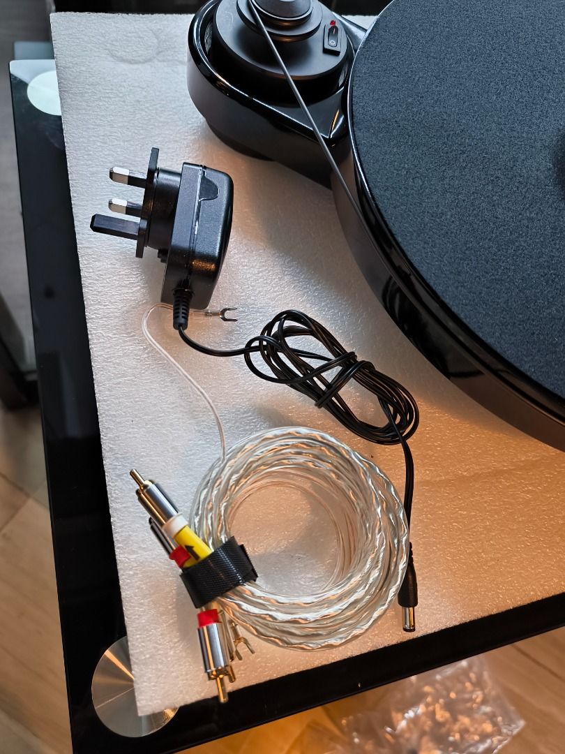 Project RPM-1 Turntable with Carbon Tonearm, Audio, Other Audio ...