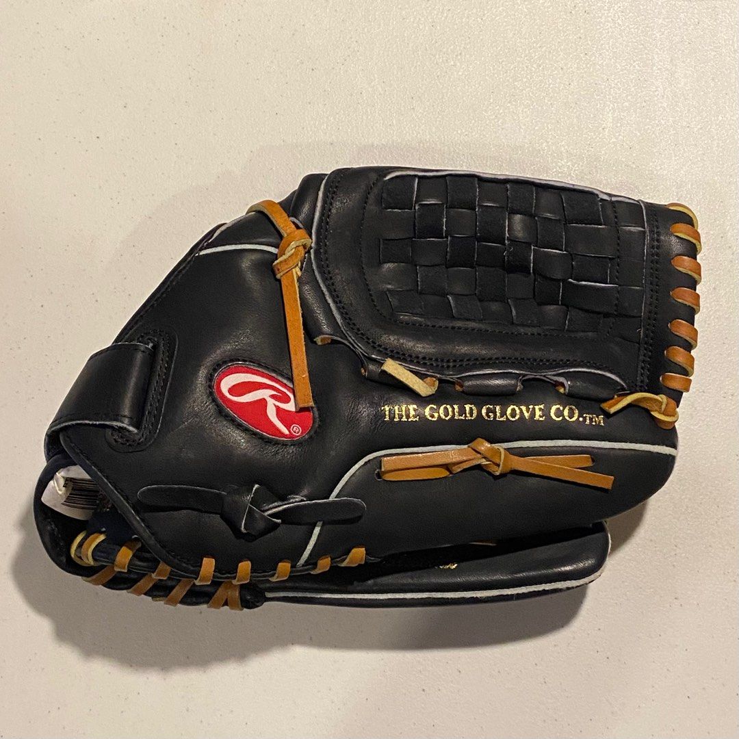 Rawlings Baseball Glove (Category: Sports & Fitness Nutrition) located in Quezon City. Submitted by base7 (Listing ID 1326046834, Image 1). Description: .