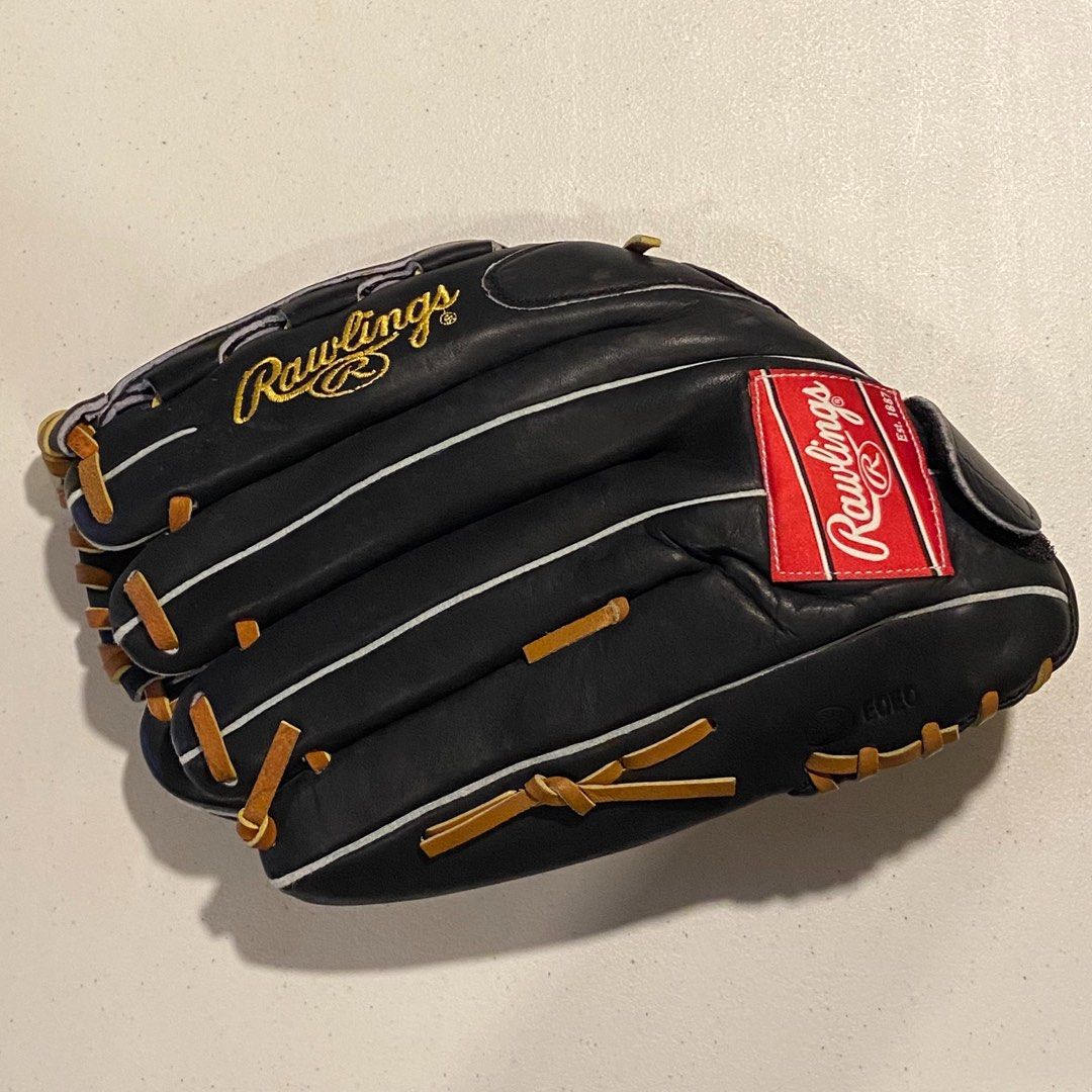 Rawlings Baseball Glove (Category: Sports & Fitness Nutrition) located in Quezon City. Submitted by base7 (Listing ID 1326046834, Image 2). Description: .