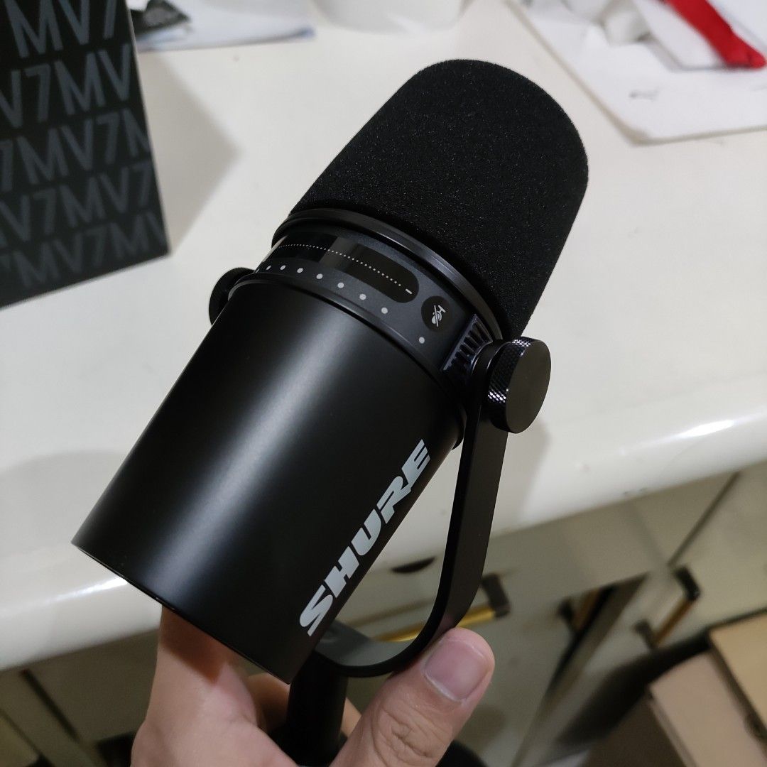 Shure MV7 Podcast Kit with Manfrotto Pixi Tripod Bundle (Brand New ...