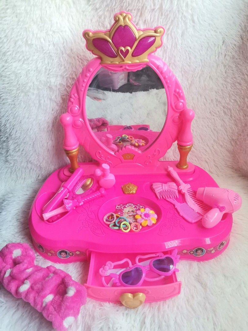Vanity mirror Toy Beauty salon (Category: Mirrors) located in Manila. Submitted by elsapimcab06 (Listing ID 1326140031, Image 1). Description: Pink Beauty Salon Vanity Mirror with accessories Preloved Battery operated not sure if still working Issue: there is only a small crack on the mirror. But he doesn't bother. As Is ₱300 set.