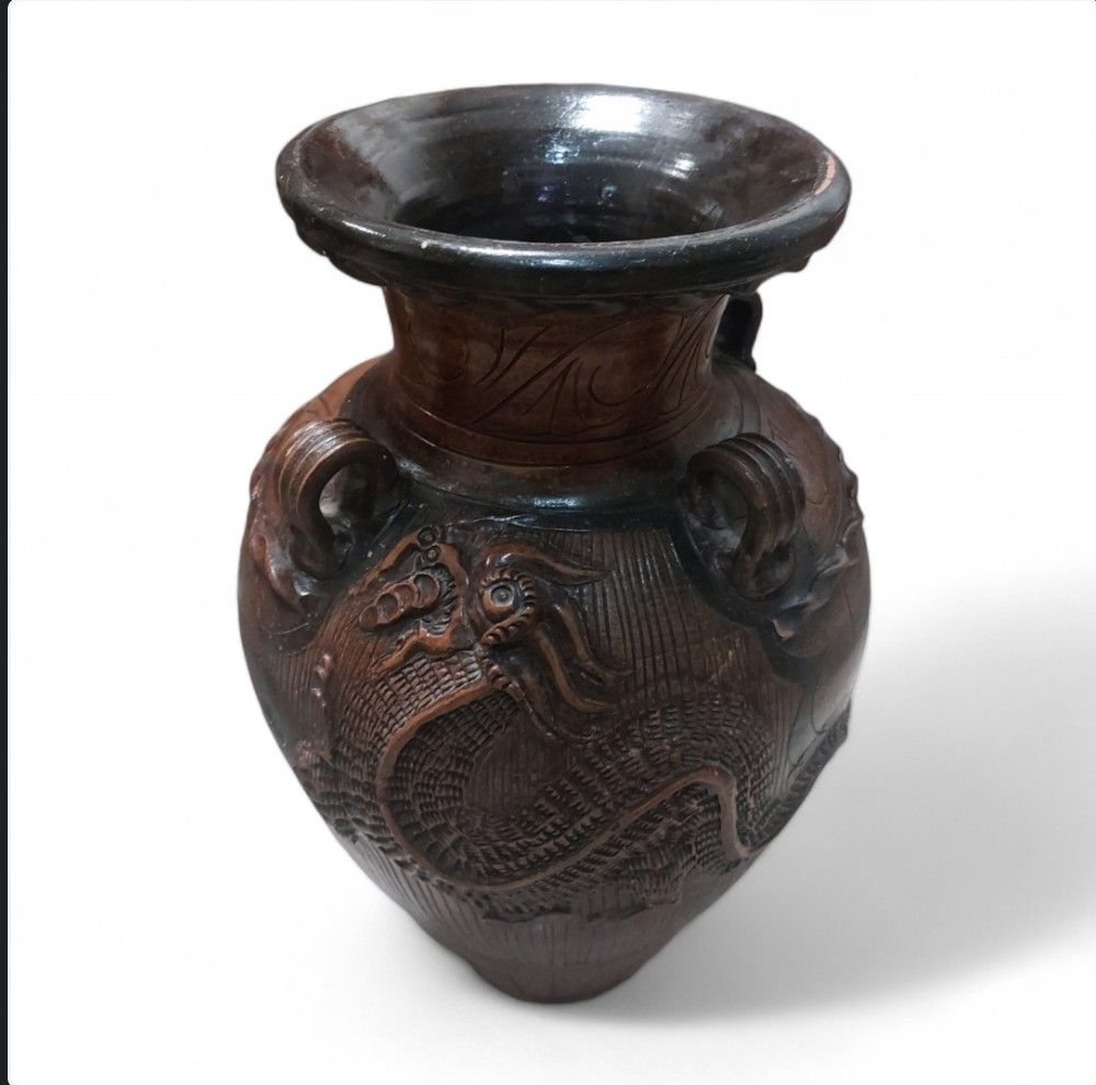 Vintage Clay Jar (Category: Other Home Decor) located in Manila. Submitted by nvodega (Listing ID 1325989406, Image 3). Description: Anybody who is into clay Jar? This one is for you. A Jar with dragon design. Vintage. Good for gan interior and outdoor display. #jar #vintage #display #decor #antique #chinese #clay.