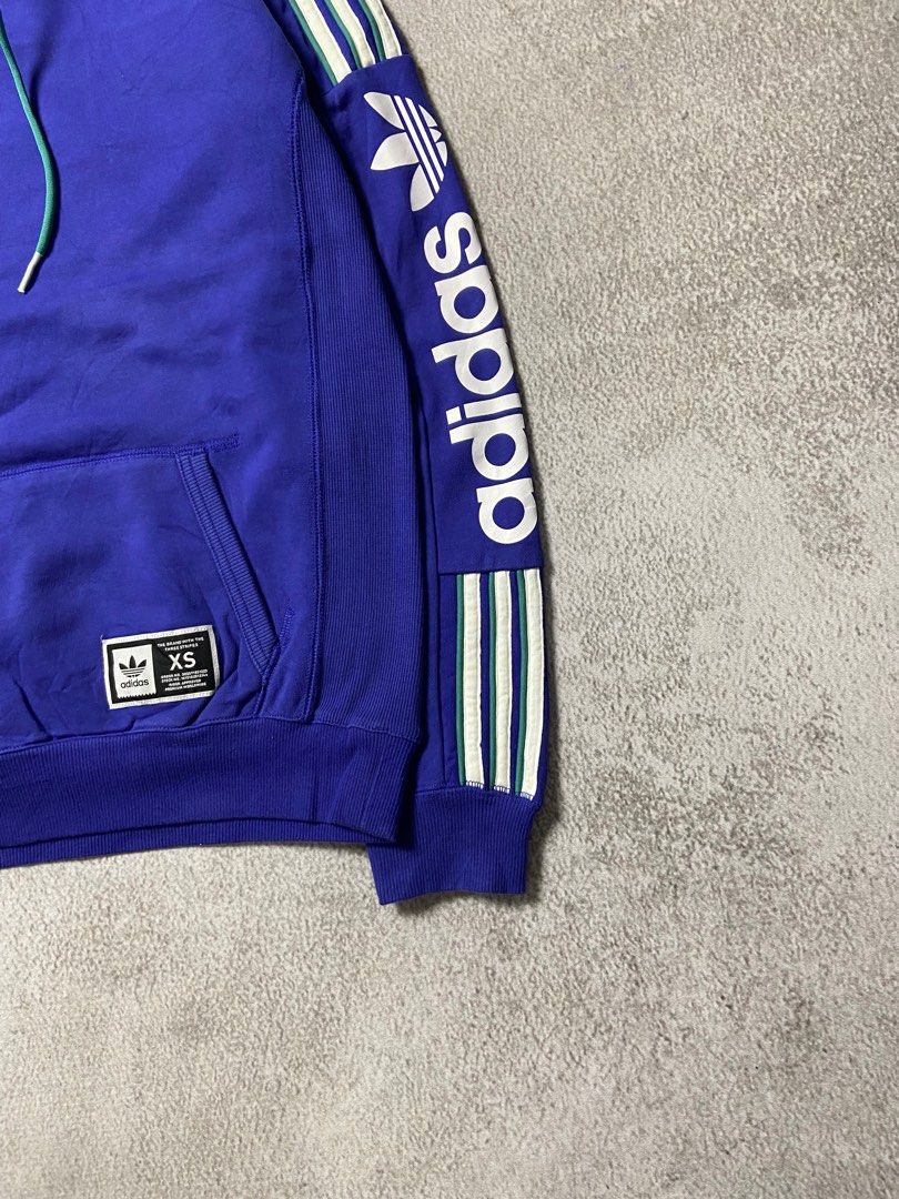 Adidas quarzo spellout pullover hoodie Fesyen Pria Pakaian Baju Luaran di Carousell