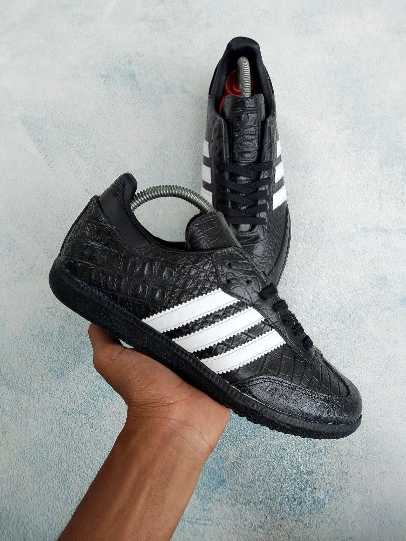 Sepatu adidas italy top