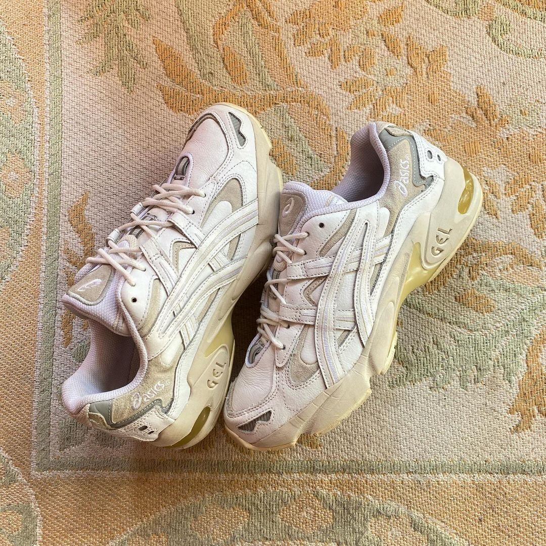 ASICS GEL KAYANO 5 WHITE CREAM Men s Fashion Footwear Sneakers on Carousell