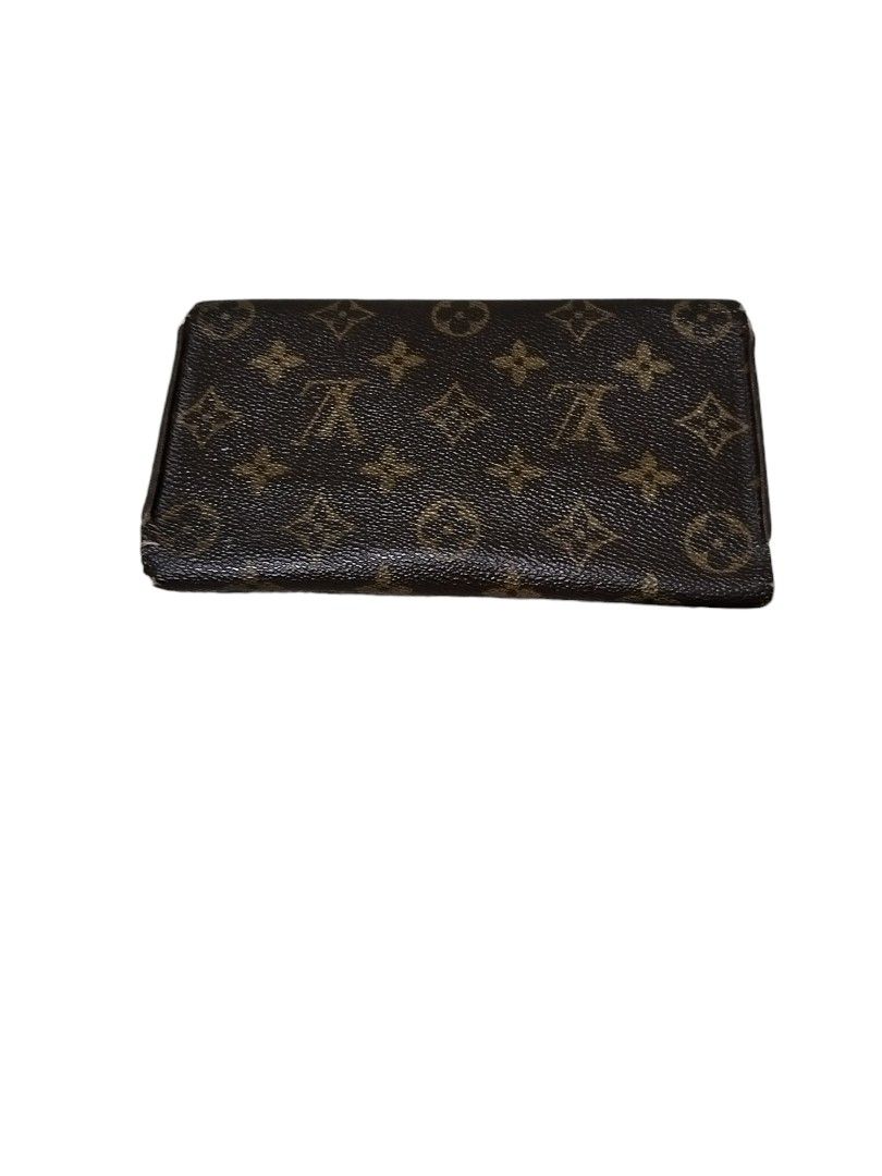 Authentic Louis Vuitton Wallet (Category: Luxury Bags & Wallets) located in Suyo. Submitted by xtrexxxxha (Listing ID 1326295272, Image 2). Description: Project Wallet Dimension: 7.2"X4.2".