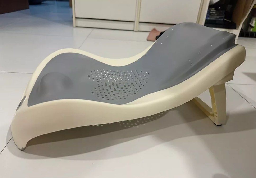 Baby Bath Support (Category: Bathtub & Bath Accessories) located in Manila. Submitted by happiimasaya (Listing ID 1326299319, Image 1). Description: Lightly used lang. Almost new pa. Pwede sa maarteng mommy. 📍Balagtas Bulacan 📍South Caloocan.