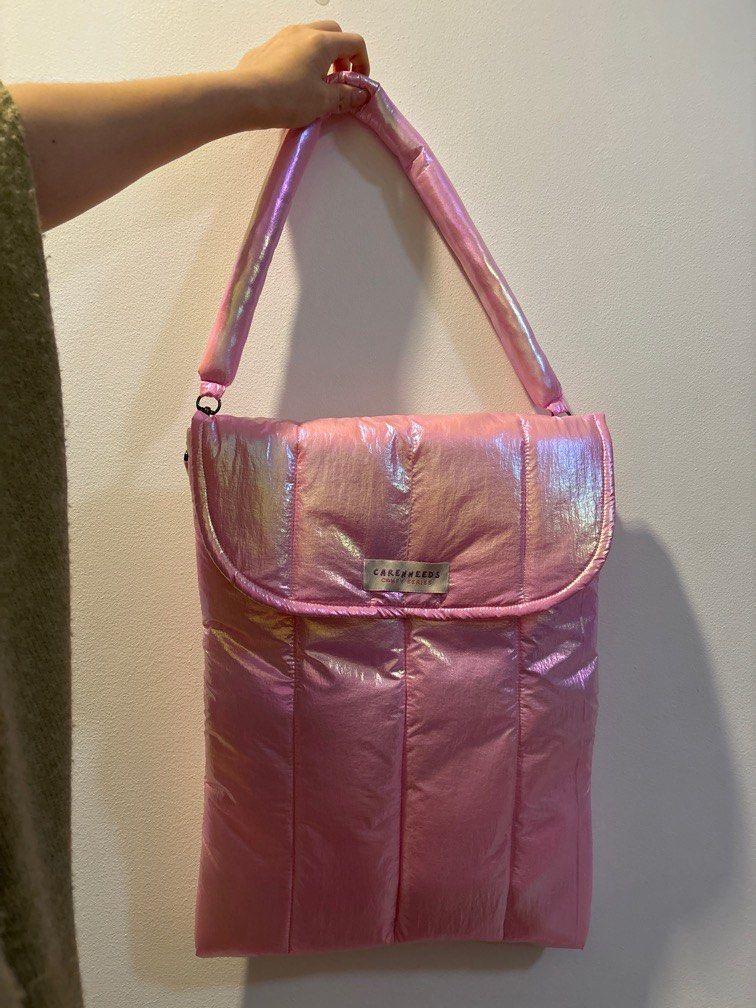 Pink Laptop Puffy Sleeve Bag Case (Category: Laptop Bags & Sleeves) located in Pasig City. Submitted by lidd0kitty (Listing ID 1326182748, Image 2). Description: Fits 13”-16” laptop Color: Unicorn Pink Size: 30x40cm with 2-3cm tolerance Material: nylon (water resistant) Has a button magnet closure Has a removable strap NWOT RFS: doesn’t fit my style.