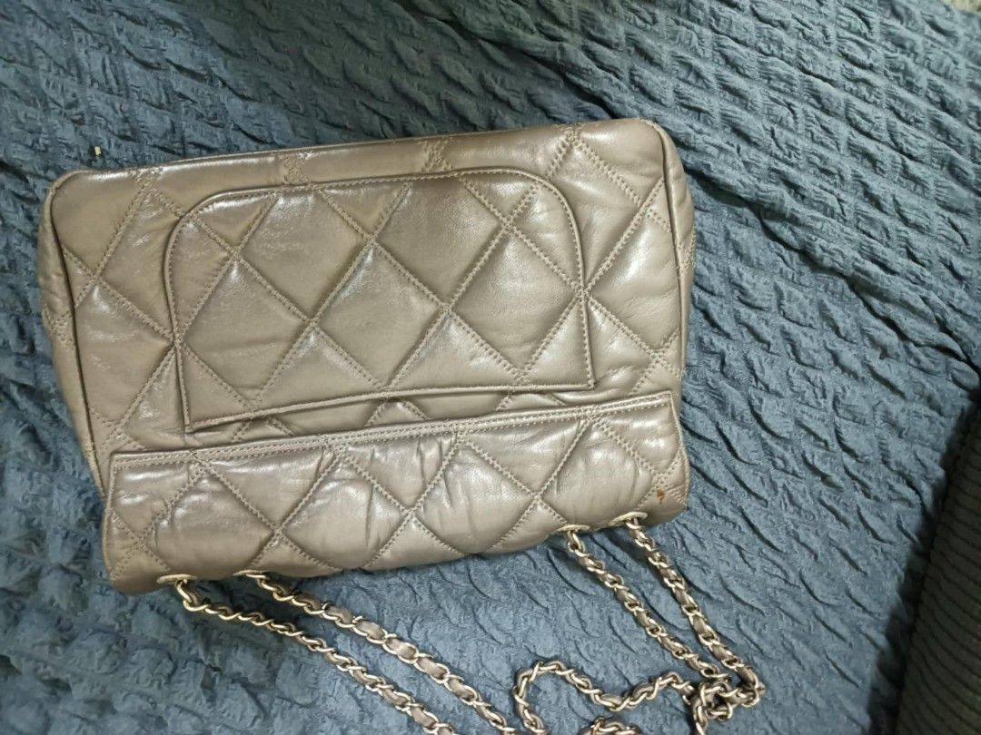 Chanel (Category: Luxury Bags & Wallets) located in Minglanilla. Submitted by charmaineb60300 (Listing ID 1326144548, Image 3). Description: Lambskin Japan/Korea Bale.