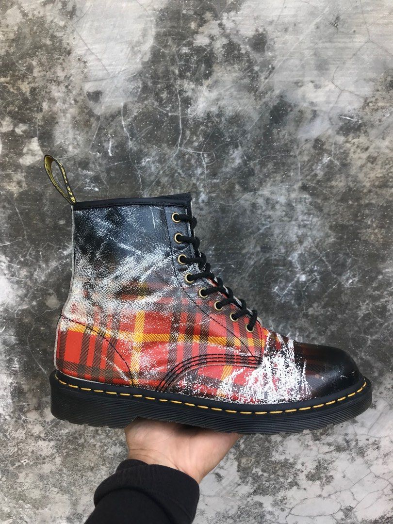 Dr martens 1460 Tartan original Fesyen Pria Sepatu Lainnya di Carousell