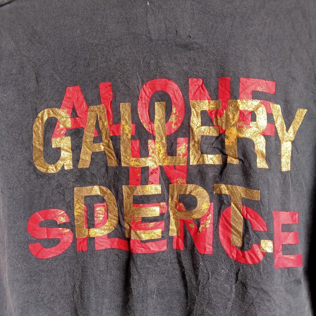 🏷️Gallery Dept - Alone in Silence (Category: Coats, Jackets and Outerwear) located in Caloocan City. Submitted by artofthreadph (Listing ID 1326184979, Image 3). Description: 🏷️Gallery Dept - Alone in Silence ⭐Size on tag: M Dimes: 21 x 28.5 ⭐Color rate: 8.5 to 8 ⭐Condition: Good to Average 🗒️Issue: Cracked print, lints, and color rate.