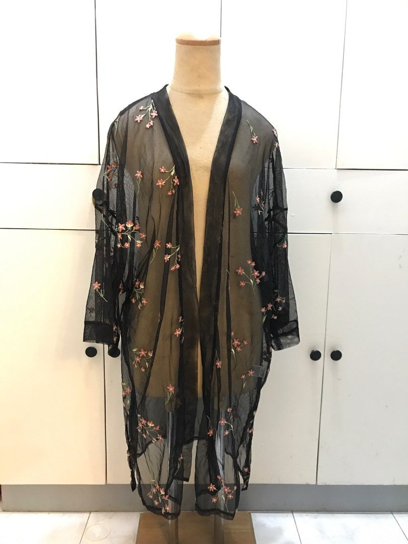 GU LACE KIMONO CARDIGAN (Category: Coats, Jackets and Outerwear) located in Mamasapano. Submitted by authenticpersonalitemsonly (Listing ID 1326223010, Image 1). Description: Free Size Best fit to Medium- XL Bnew with tag Bought in Japan .
