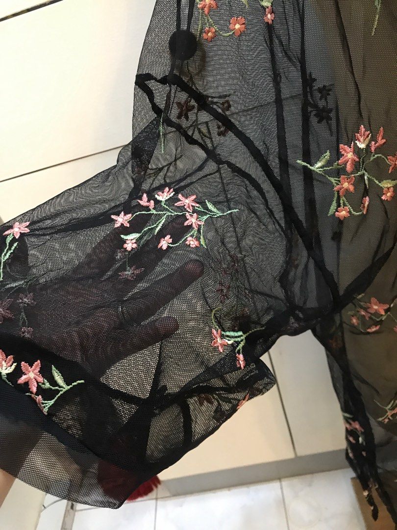GU LACE KIMONO CARDIGAN (Category: Coats, Jackets and Outerwear) located in Mamasapano. Submitted by authenticpersonalitemsonly (Listing ID 1326223010, Image 2). Description: Free Size Best fit to Medium- XL Bnew with tag Bought in Japan .