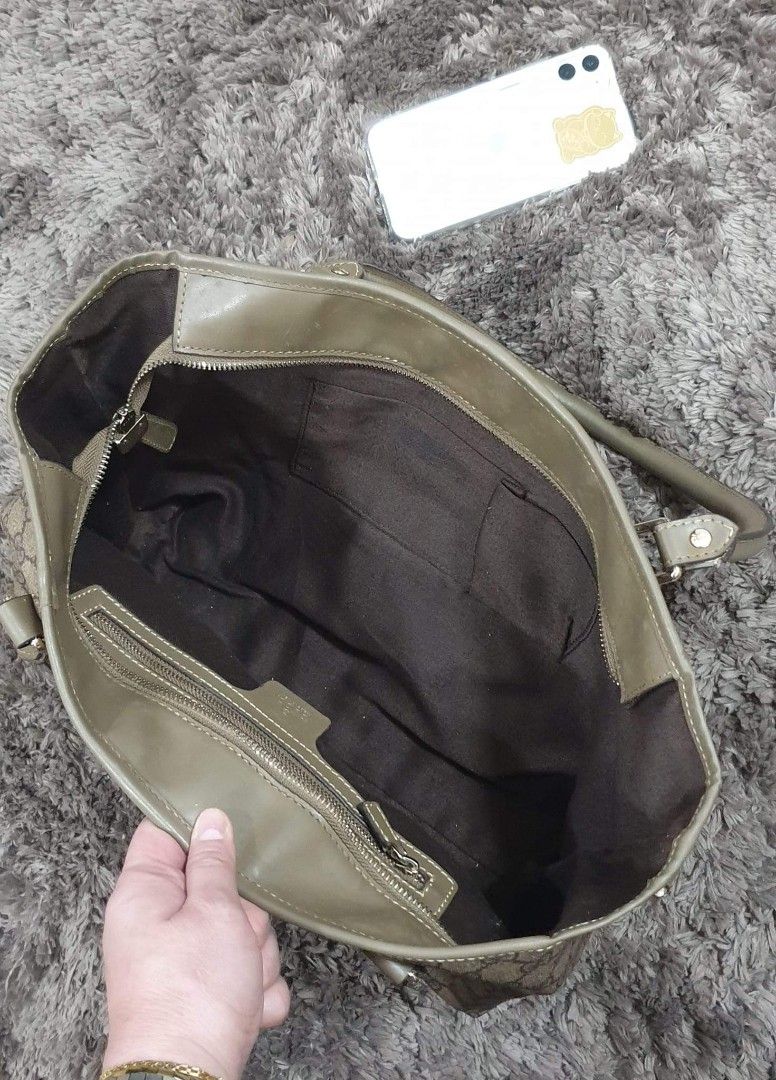 Gucci Tote Bag (Category: Luxury Bags & Wallets) located in Minglanilla. Submitted by charmaineb60300 (Listing ID 1326146313, Image 3). Description: Japan/Korea Bale.