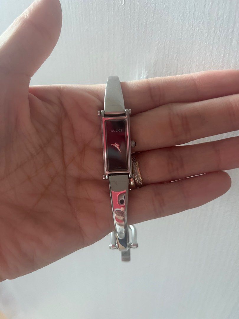 Gucci bangle watch silver deals