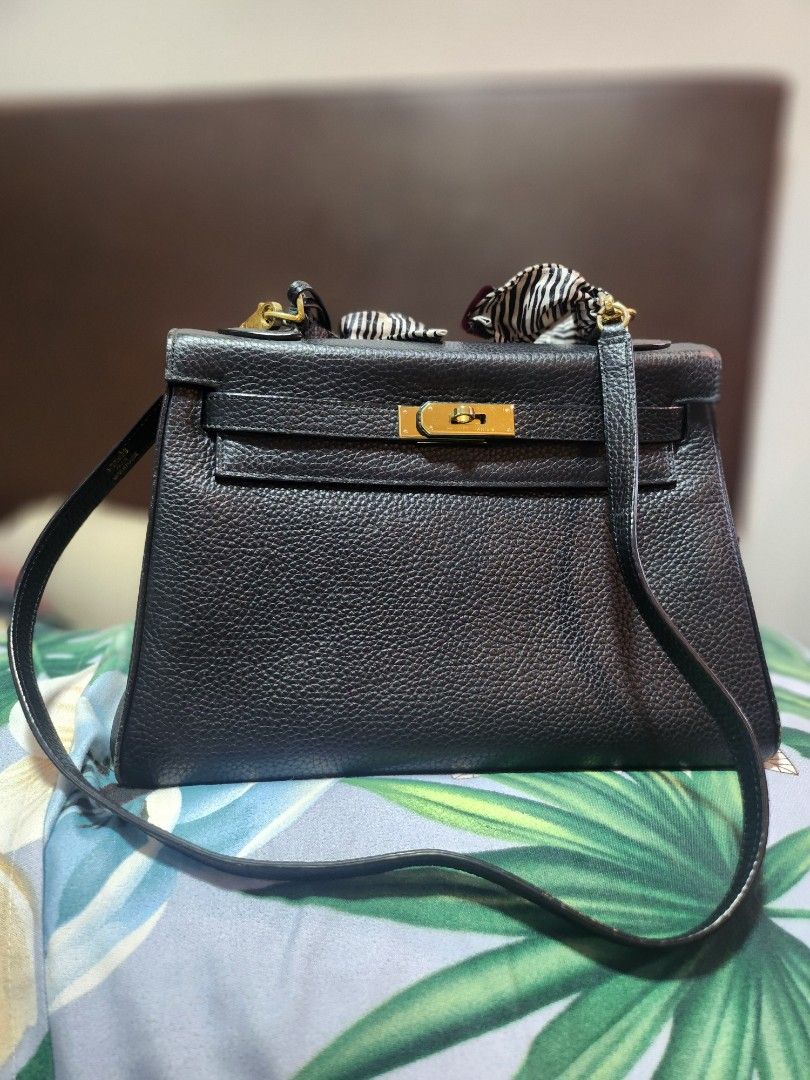 Hermes Kelly 28 Black (Category: Luxury Bags & Wallets) located in Quezon City. Submitted by catmom19 (Listing ID 1326282548, Image 1). Description: BAG ONLY.