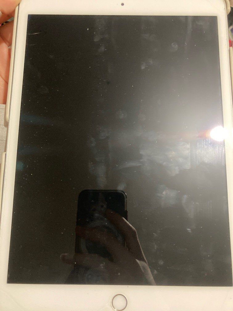 ipad 7代 （分類：平板電腦 - iPad）位於 Hong Kong。 由 gi8967 提交（商品編號 1326293820，圖片 2）。簡介： 第七代正常用 有Mon貼冇崩。