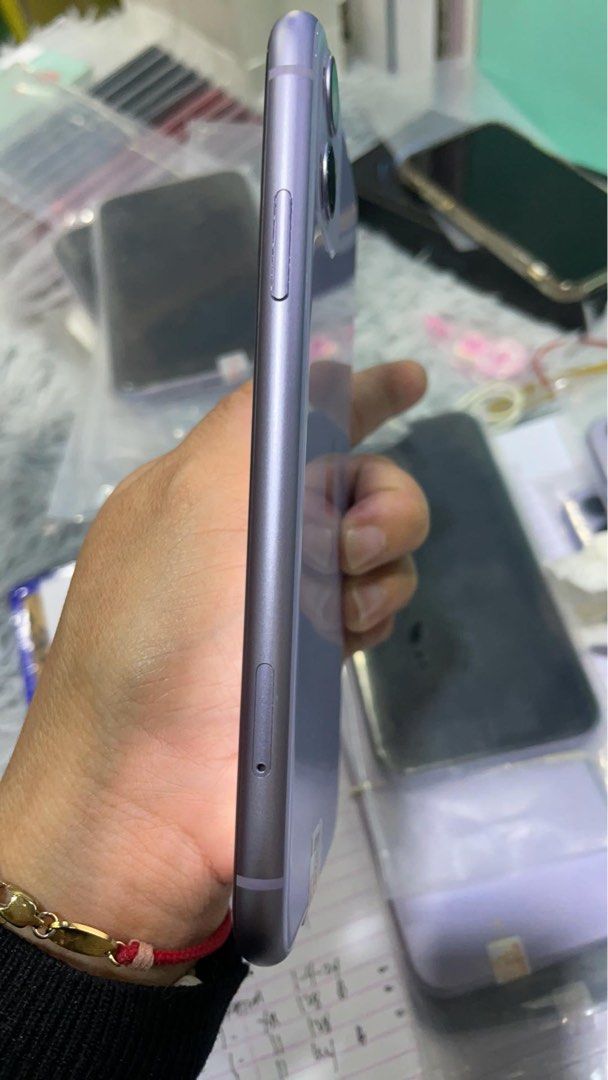 iPhone 11 128gb (Category: iPhone 11 Series) located in Manila. Submitted by TekiCashGadgetsph (Listing ID 1326144996, Image 2). Description: (FU) Open-line, any sim working (worldwide) - Guaranteed original iPhone not fake/copy accessories with box Secondhand Good as new not abused! Presentable •Original Lcd • no issue hidden issues • clean apple id / iCloud id • Good batthealth • Good cam front/back • Good Performance • Working face id • Good u