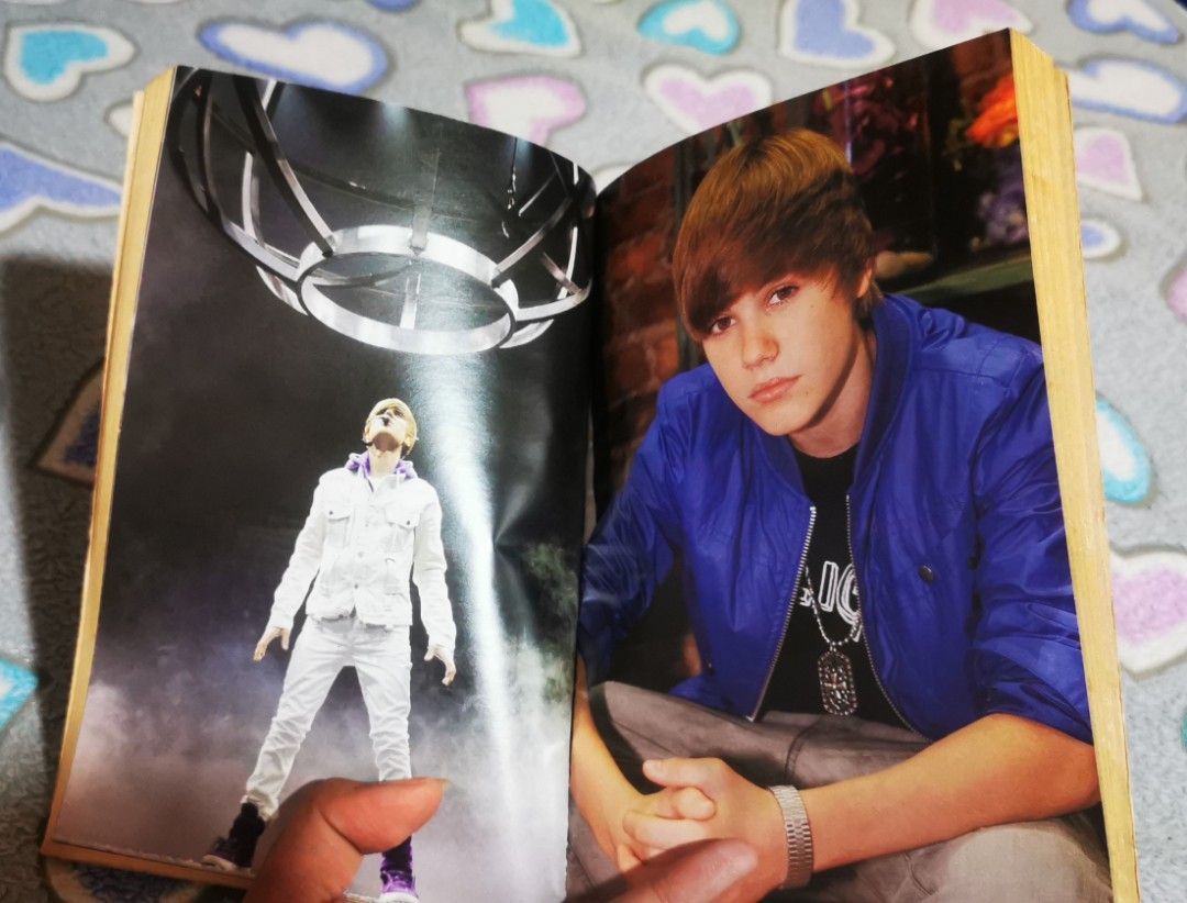 Justin Bieber Super Fan Pocket Book (Category: Magazines) located in Batangas. Submitted by nickiperry12 (Listing ID 1326197192, Image 2). Description: This is a quiz book all about Justin. Test yourself if you are a real fan! No writings or missing page. Comes with special pictures of Justin in the middle. 🙀 FREEBIES with every purchase to my store!!! It could be official or non official poster, sticker, magazine, photocard, cd, dvd, etc. Check