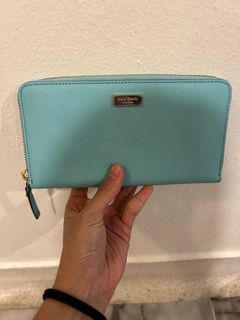 (Category: ) located in . Submitted by shopformore10 (Listing ID 1326147115, Image 1). Description: .