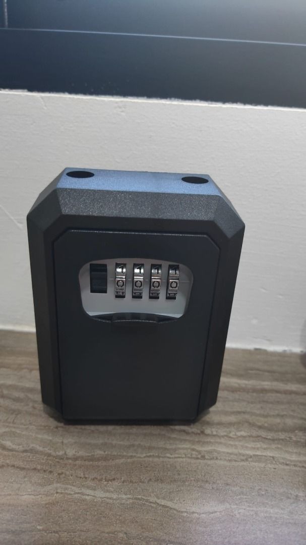Key Storage Box with Key Hook/Wall Mounted 4 Digit Combination Padlock ...