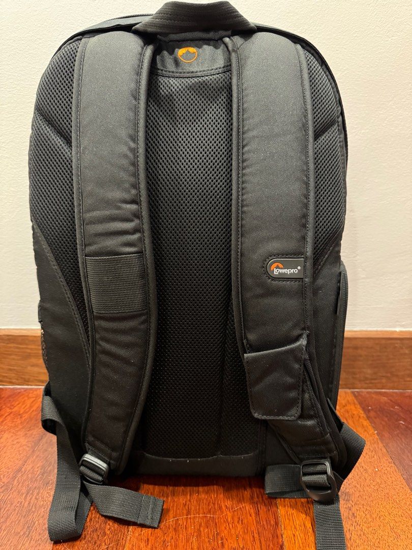 Lowerpro Backpack Camera (Category: Camera Bags & Carriers) located in Bangi. Submitted by lov08 (Listing ID 1326176464, Image 2). Description: Condition : 10/10 Used few times .