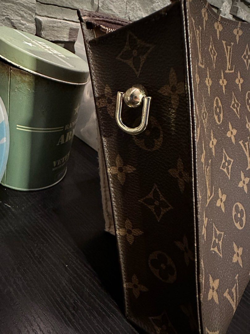 LV Sling Bag / pouch 26 (Category: Bags & Wallets) located in Singapore. Submitted by amiicheng (Listing ID 1326300194, Image 2). Description: Authentic Lv pouch 26 Come with full set box and receipt Pls note the side of bag has been altered for sling Free insert This bag had been refurbish .