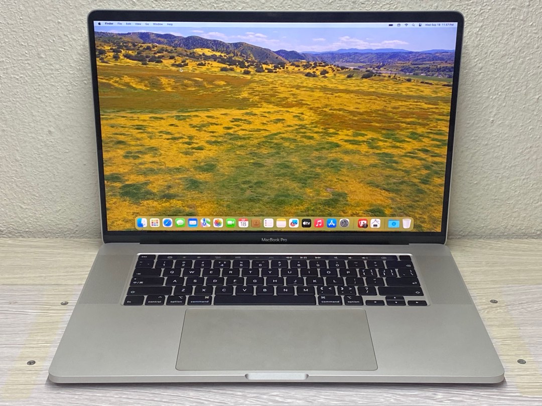 Macbook Pro 2019 touchbar 16”inch (Core i7 16Gb x 512Gb) star light silver, Computers & Tech