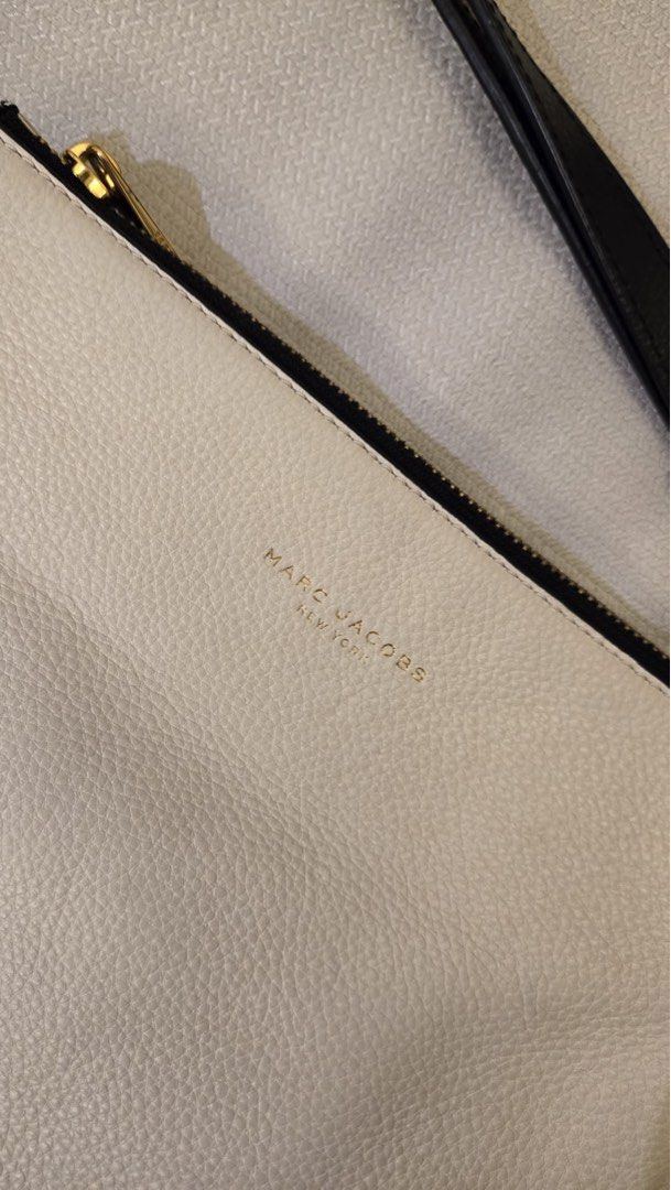 MARC JACOBS crossbody bag 90%NEW （分類：多用途袋）位於 Hong Kong。 由 paddingtonbearxx 提交（商品編號 1326263521，圖片 1）。簡介： 。