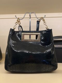 (Category: ) located in . Submitted by stylecache (Listing ID 1326199979, Image 1). Description: .