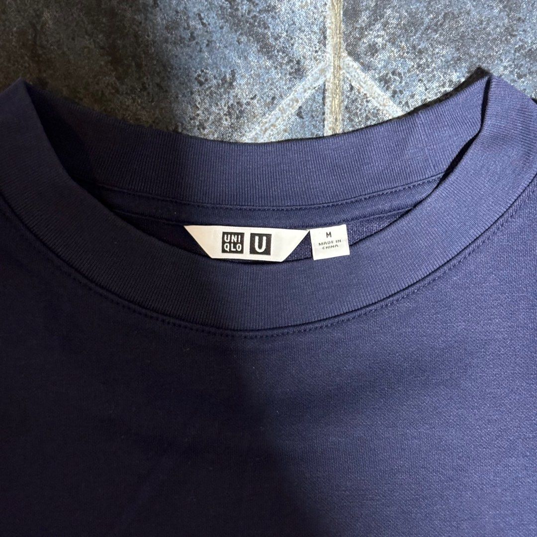 NAVY BLUE UNIQLO AIRISM (MEDIUM) (Category: Tshirts & Polo Shirts ) located in Manila. Submitted by weshside (Listing ID 1326278132, Image 2). Description: .