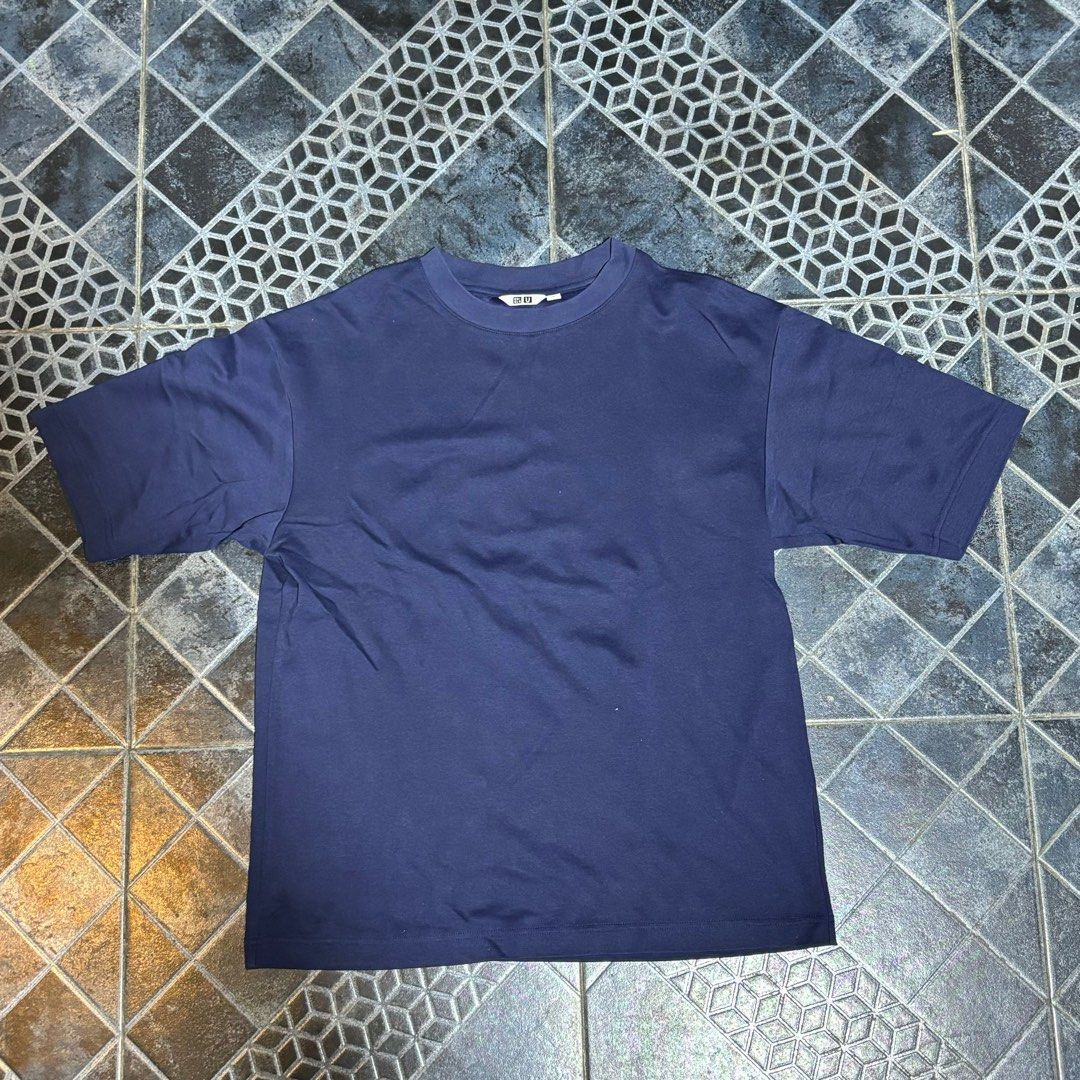 NAVY BLUE UNIQLO AIRISM (MEDIUM) (Category: Tshirts & Polo Shirts ) located in Manila. Submitted by weshside (Listing ID 1326278132, Image 1). Description: .
