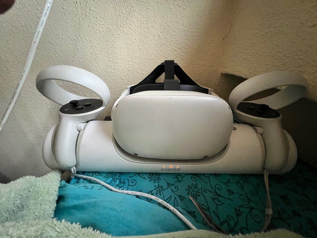 Oculus quest2 256GB Anker Charging Dock