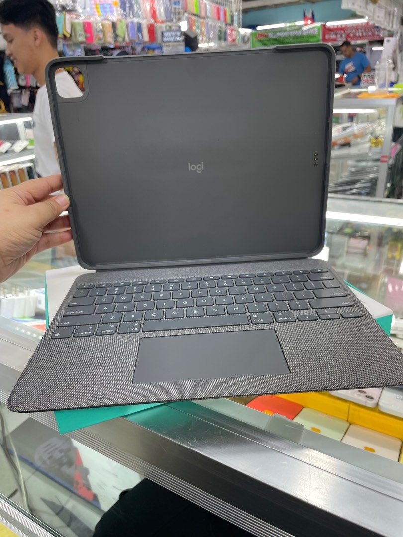 Original Logitech Keyboard iPad 12.9 (Category: iPad) located in Pasig City. Submitted by fairgadgetshop (Listing ID 1326274602, Image 3). Description: Original Logitech Keyboard iPad Pro 12.9 Honest issue: Stains sign of usage pero di naman apekto sa performance ng Keyboard 09918924826.