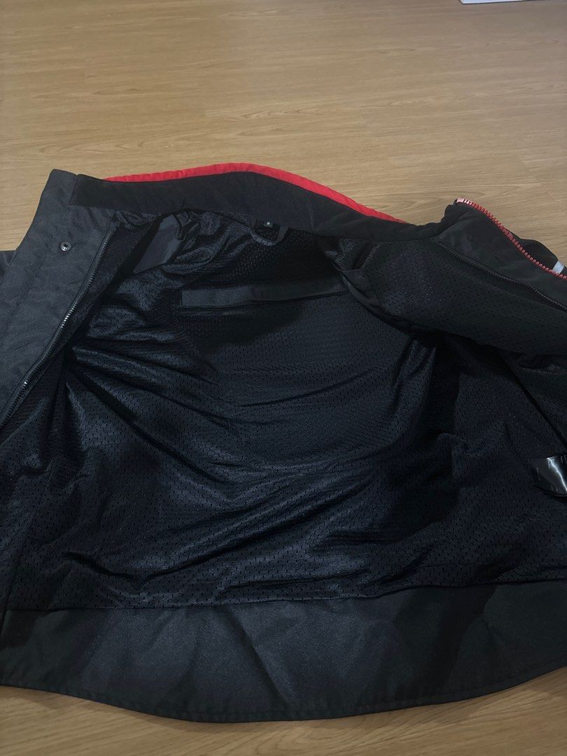 Jacket (Category: Motorcycle Apparel) located in Singapore. Submitted by bigman (Listing ID 1326297338, Image 2). Description: Mint condition. Airy type, good for sg hot weather Self collect at punggol way .