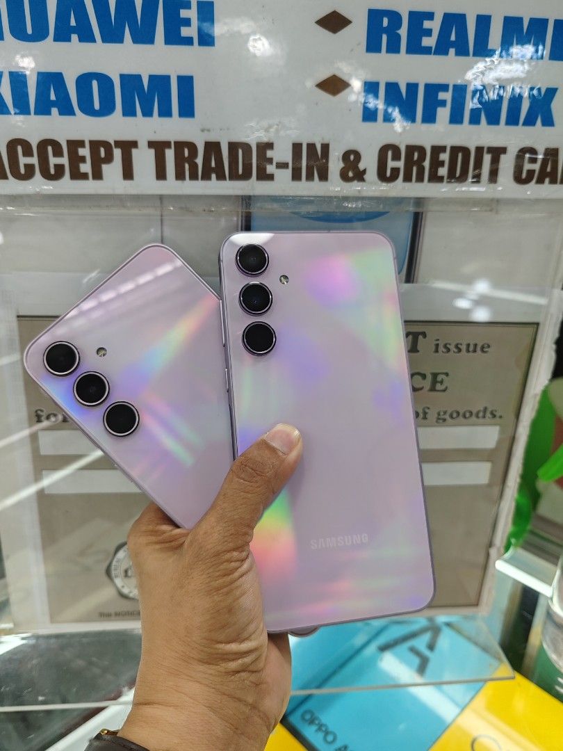 Samaung Galaxy A55 &A35 256 preloved (Category: Samsung) located in Quezon City. Submitted by ronalynac40976 (Listing ID 1326185168, Image 3). Description: Samsung Galaxy preloved A35 256 👉 13,500 A55 256 👉 16,500 openline good condtion with charger, case pick up store in greenhills shopping center we ship nationwide via lbc +SF we accept creditcard by installment+% we accept ggives & spaylater&% dm or call for fast transaction 09279500069/0942
